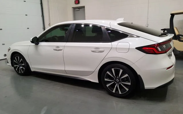 Used 2023 Silver Honda EX-L image 3