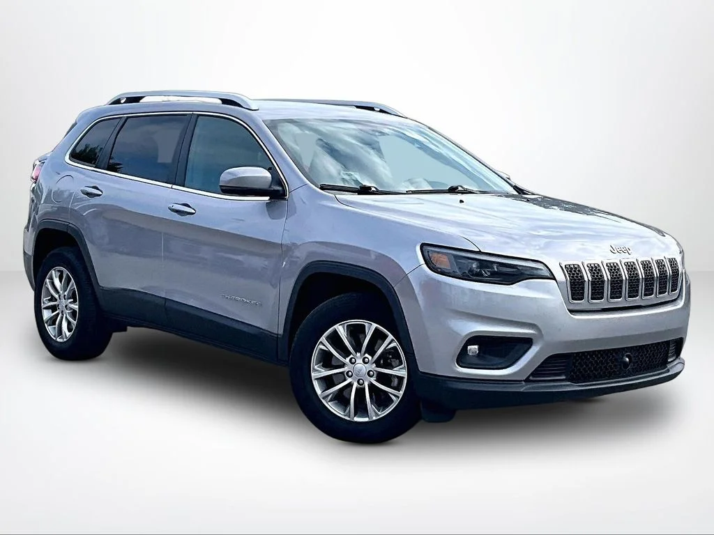 Used 2021 Silver Jeep Latitude Plus image 13