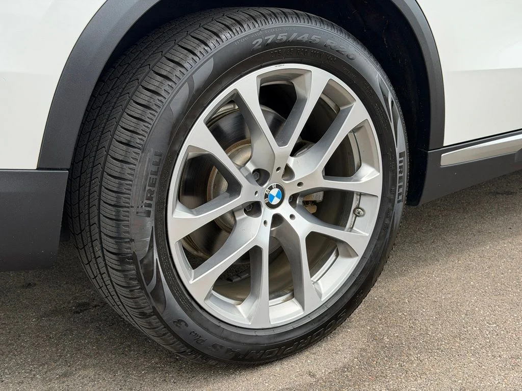 Used 2019 White BMW xDrive40i image 28