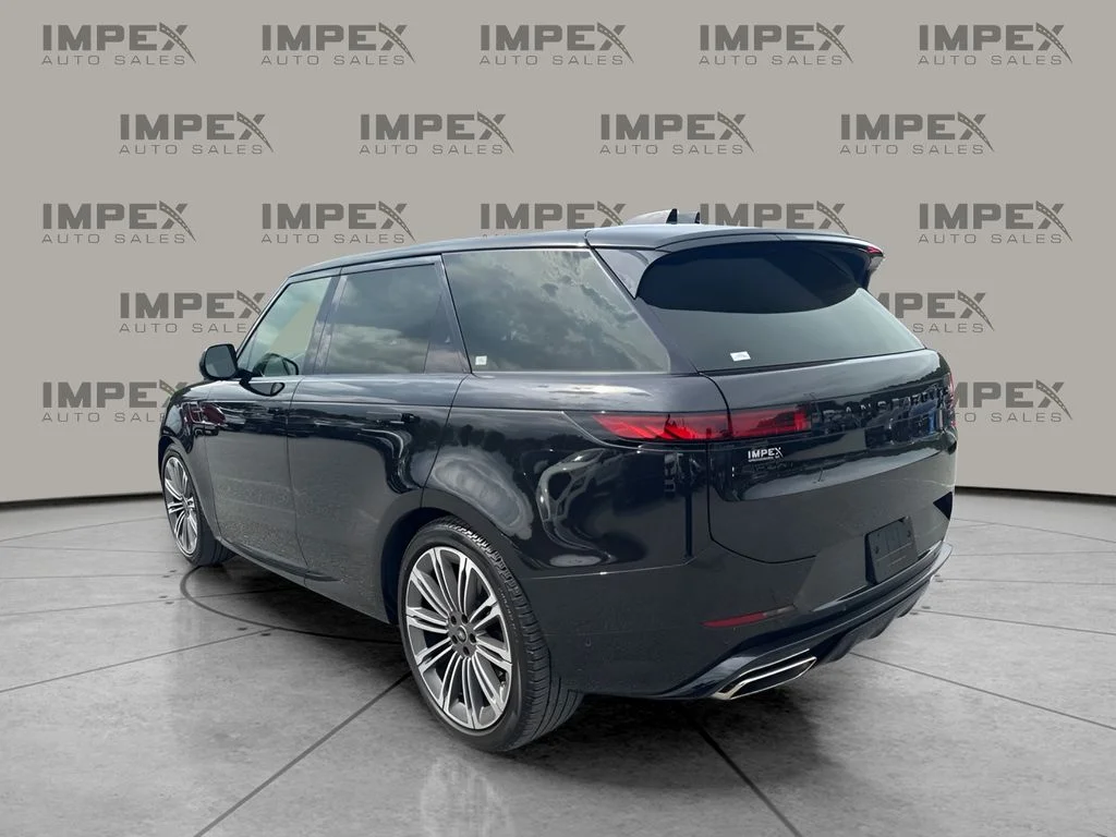 Used 2024 Black Land Rover Dynamic SE image 3