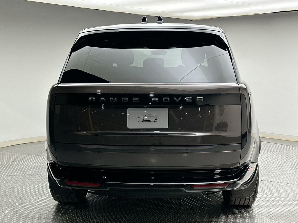 Used 2024 Charente Gray Premium Metallic Land Rover SE image 12