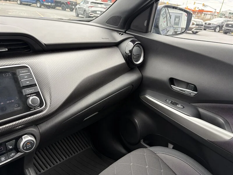 Used 2020 Blue Nissan SV image 10