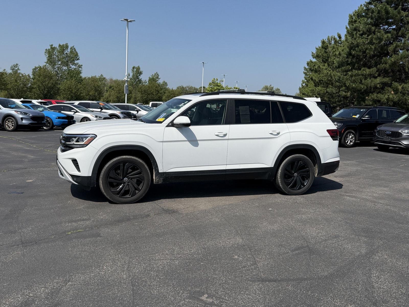 Used 2022 Wh Volkswagen  image 4