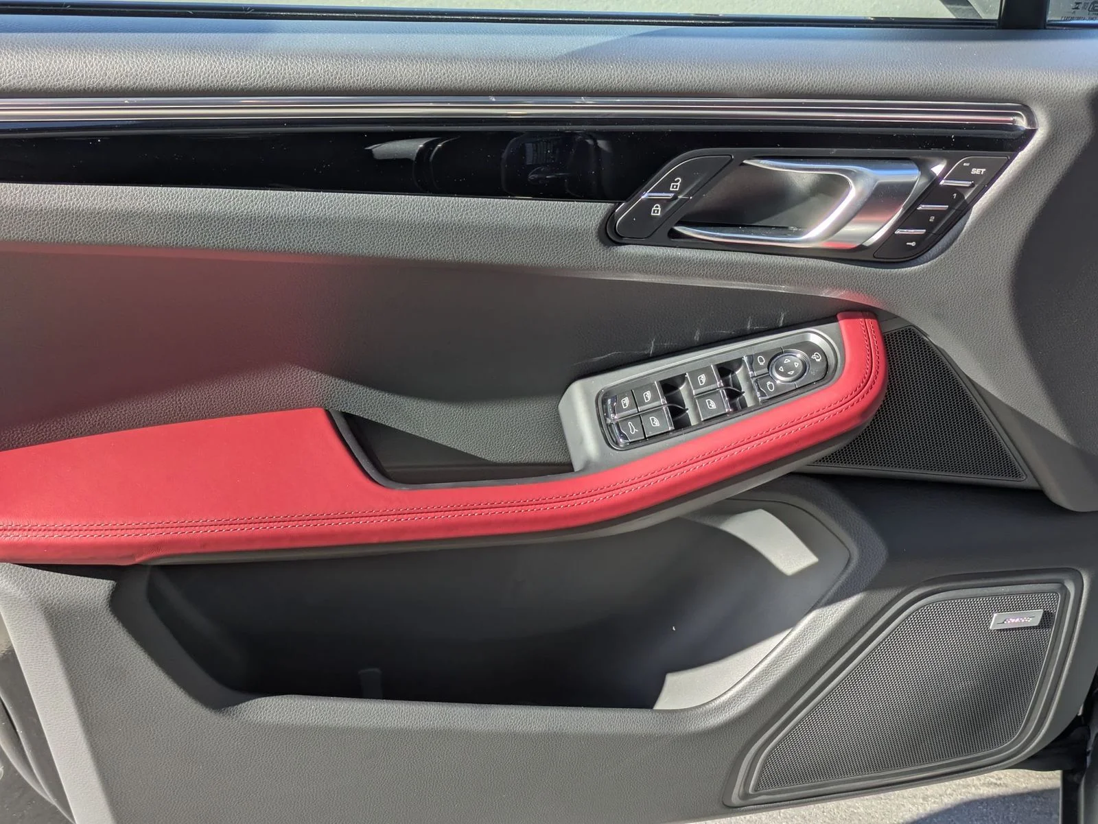 2026 Porsche Macan T - Photo 14