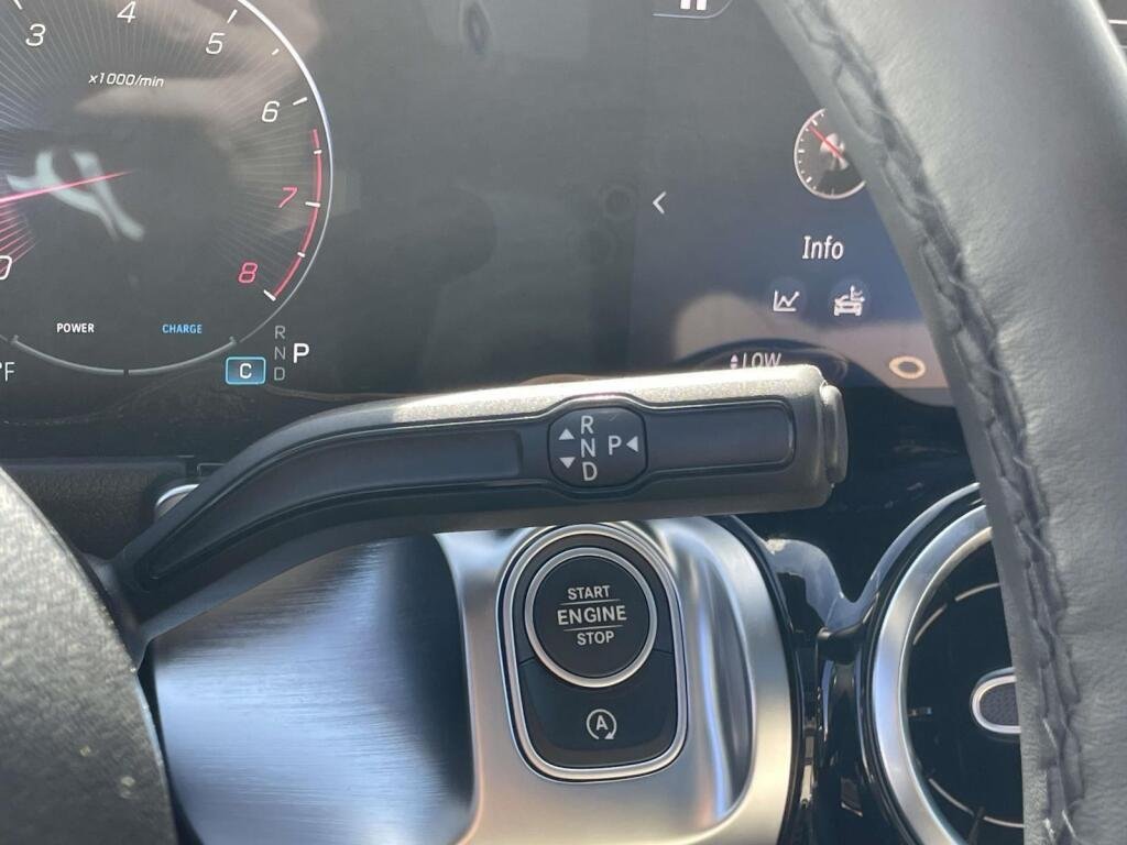 New 2026 Polar White Mercedes-Benz GLB 250 image 33
