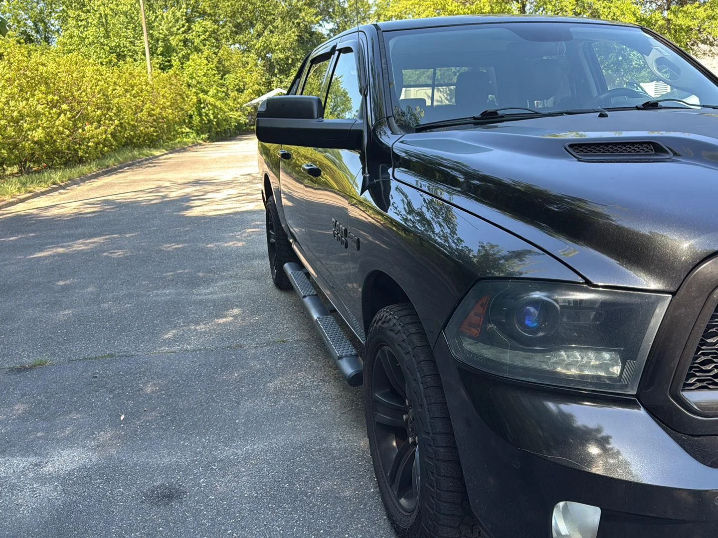 Used 2015 Brilliant Black Crystal Pearl Ram Sport image 3