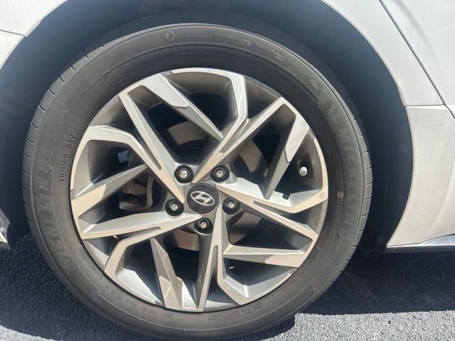 Used 2023 White Hyundai SEL image 6