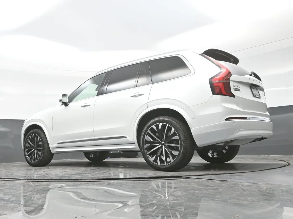 New 2026 Crystal White Volvo Plus image 28