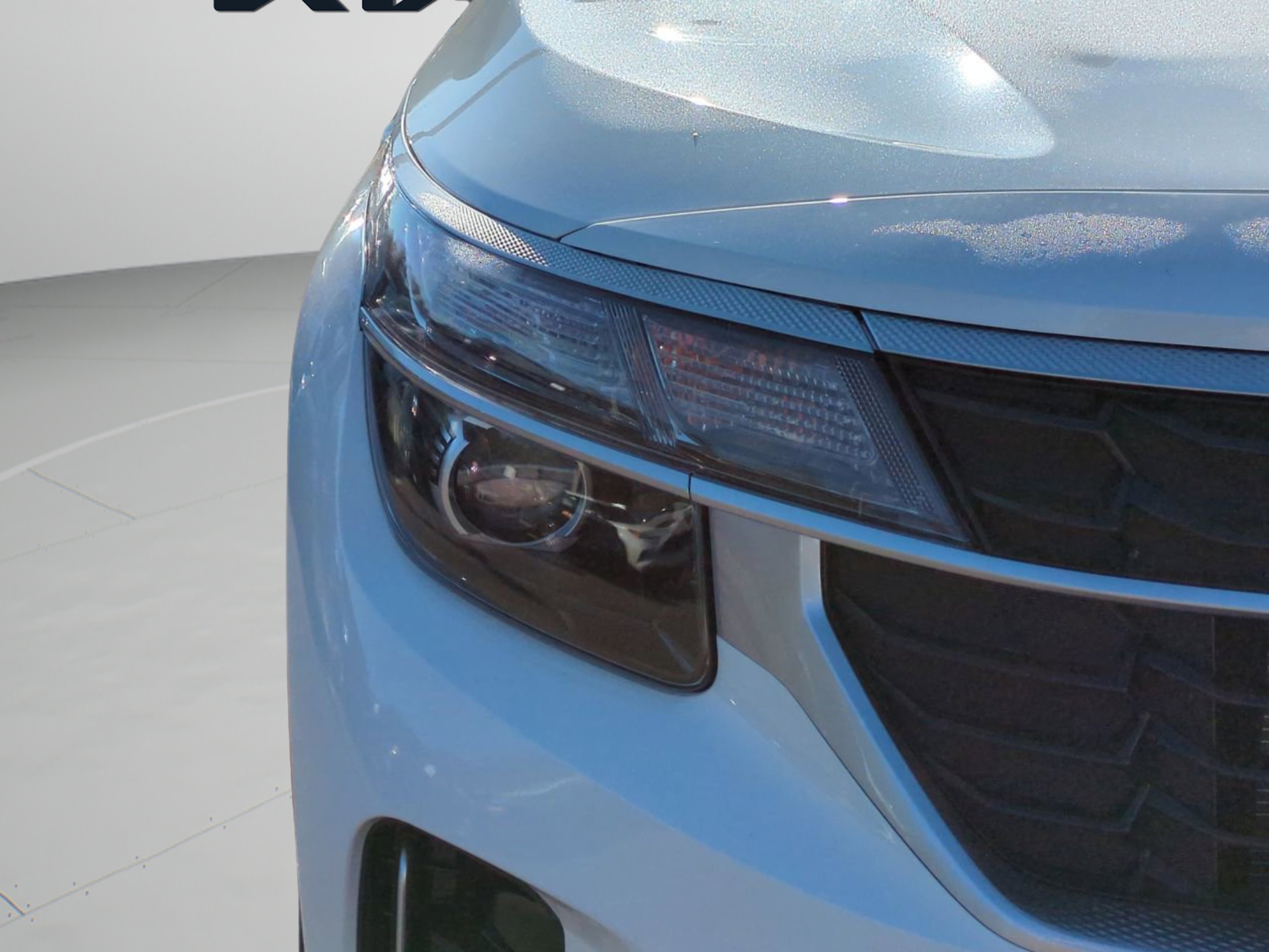 New 2026 Snow White Pearl Kia LX image 10