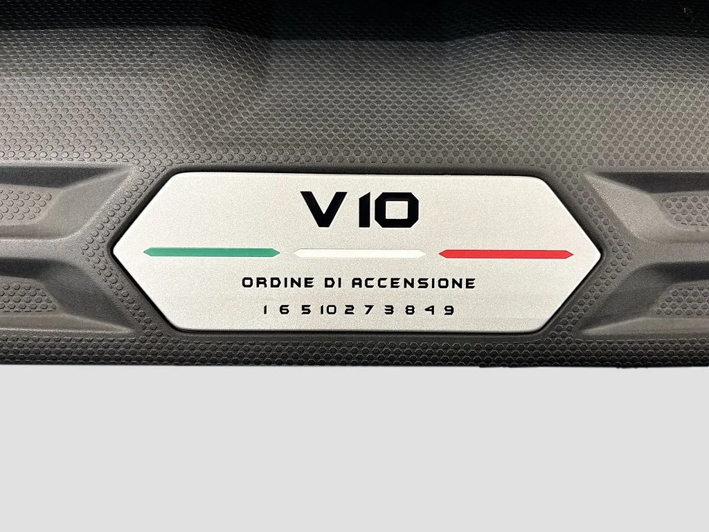 Used 2020 Red Lamborghini Base image 27