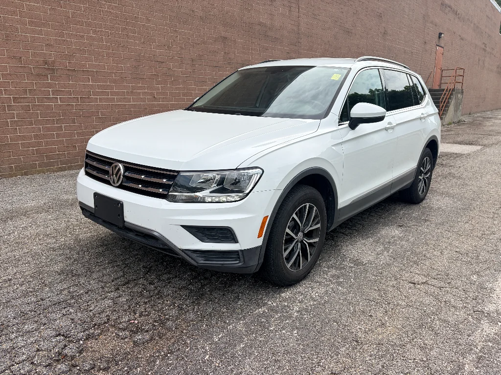 Used 2018 Pure White Volkswagen SE image 1