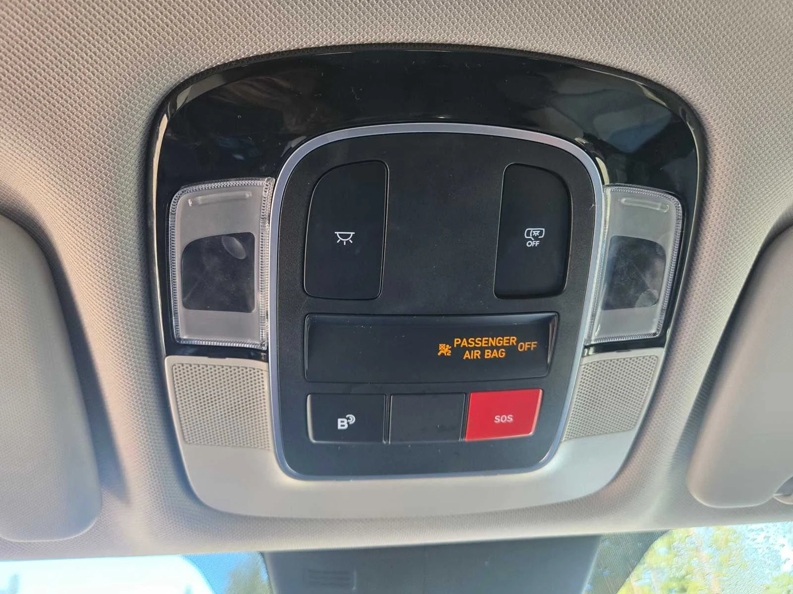 Used 2025  Hyundai SEL image 21