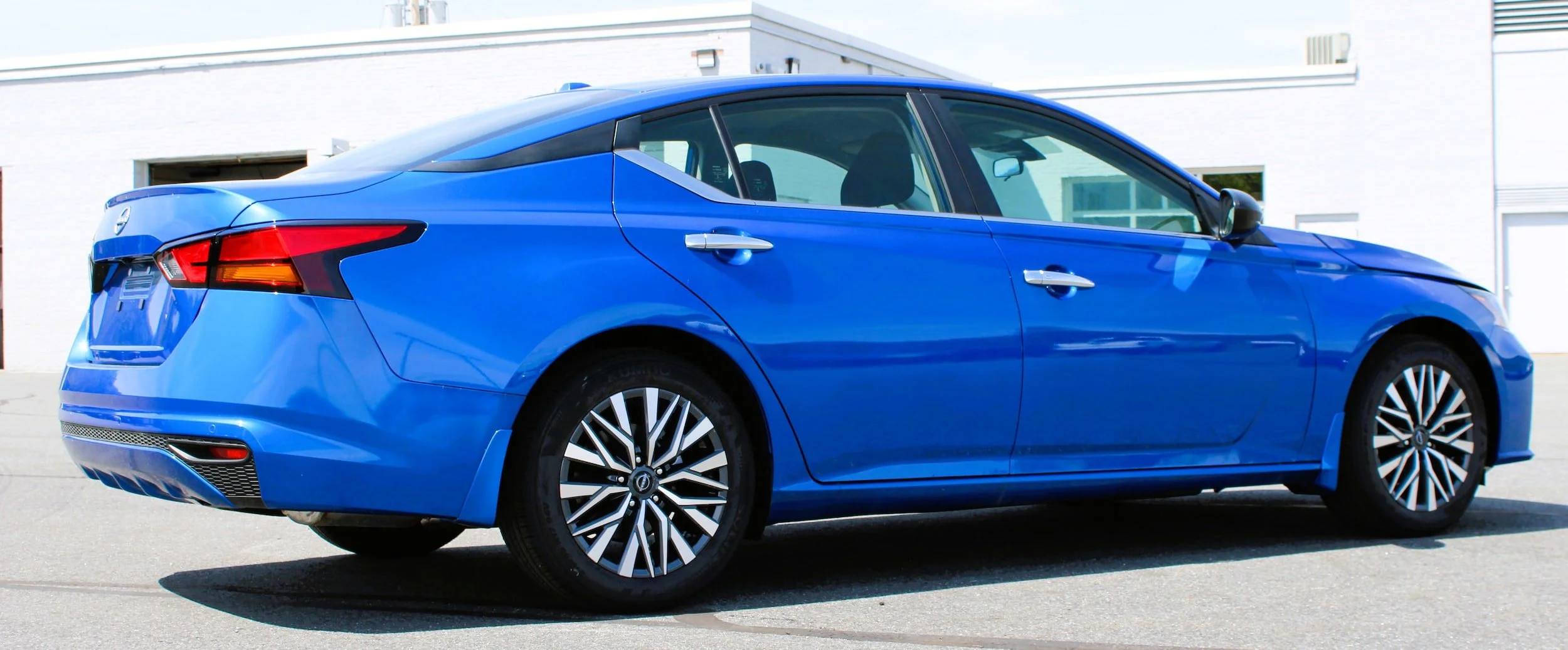 Used 2025 Bluestone Pearl Nissan SV image 7