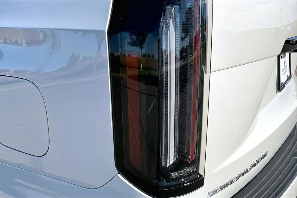 Used 2025 White Cadillac V-Series image 33