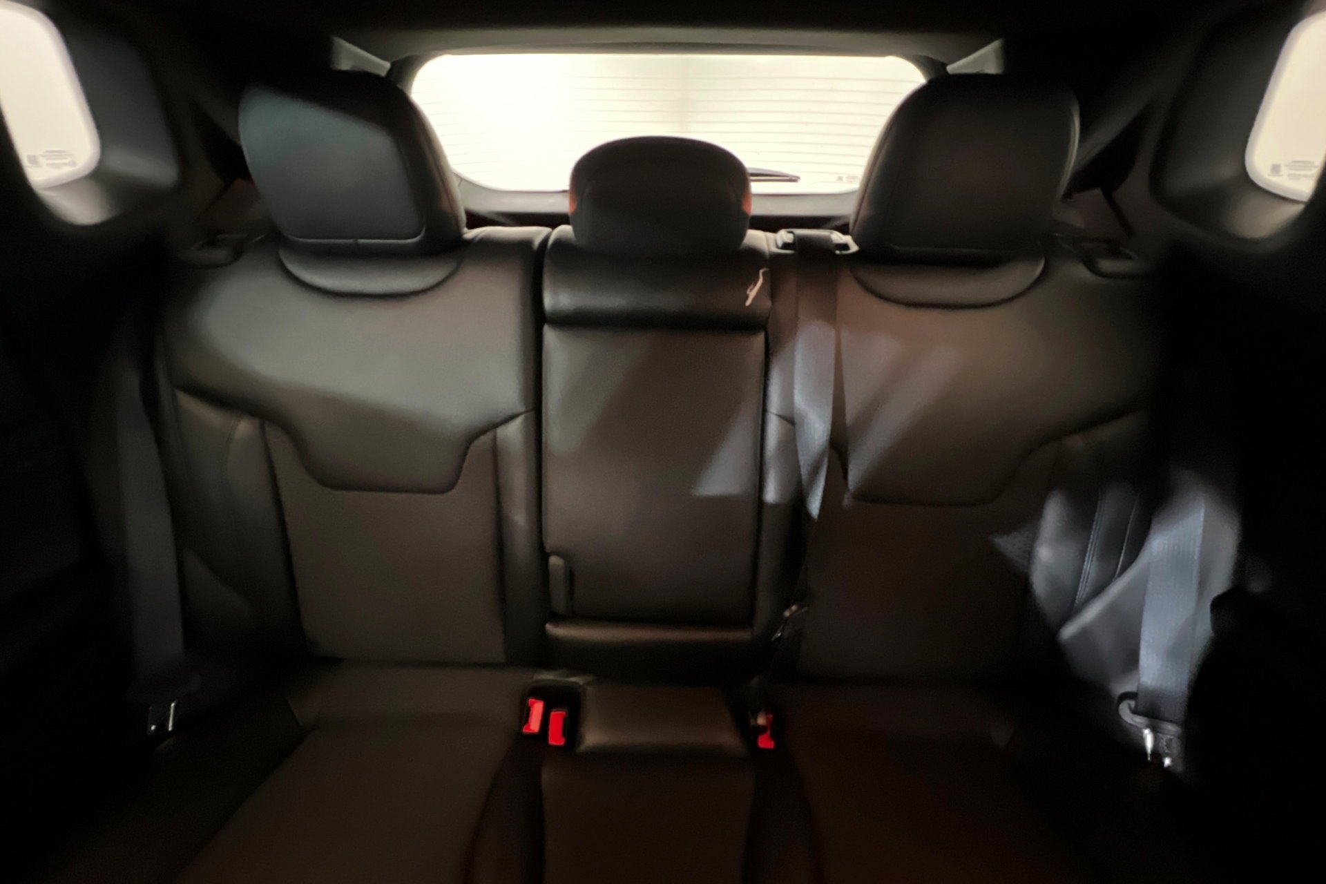New 2026 Silver Zynith Metallic Clear-Coat Exterior Paint Jeep Latitude Altitude image 26