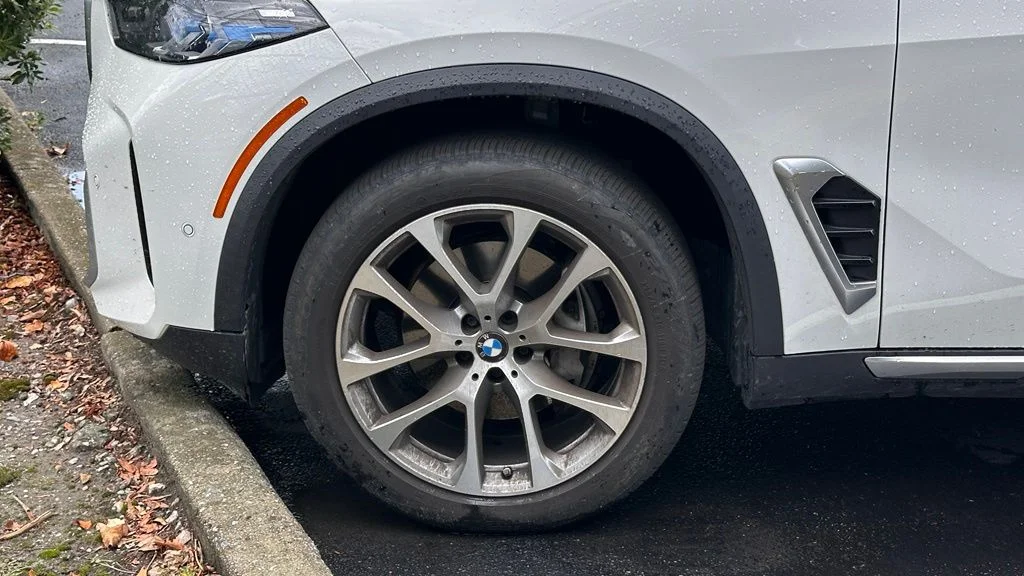 Used 2024 Alpine White BMW xDrive40i image 16