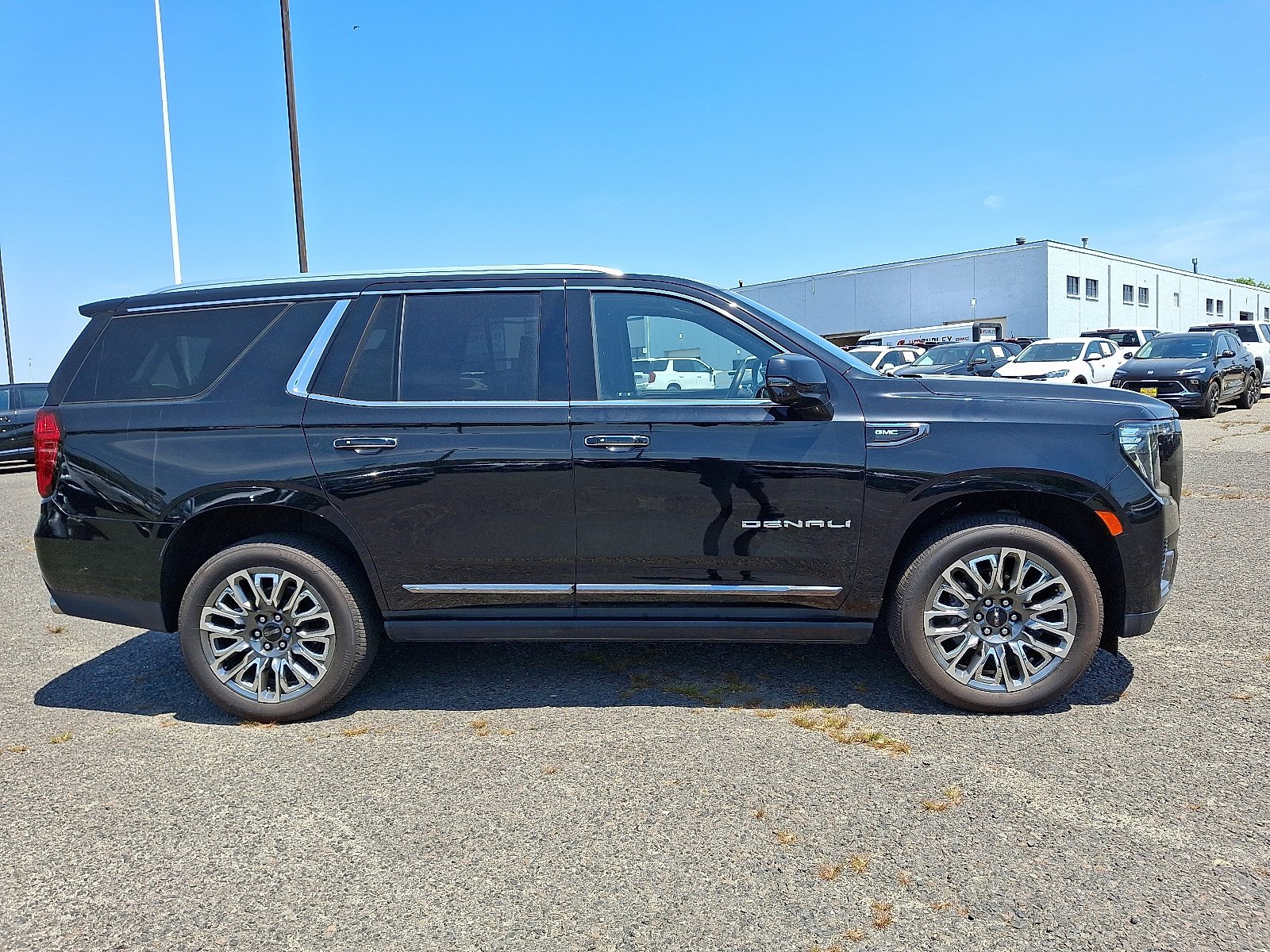 2024 GMC Yukon Denali Ultimate - Photo 8