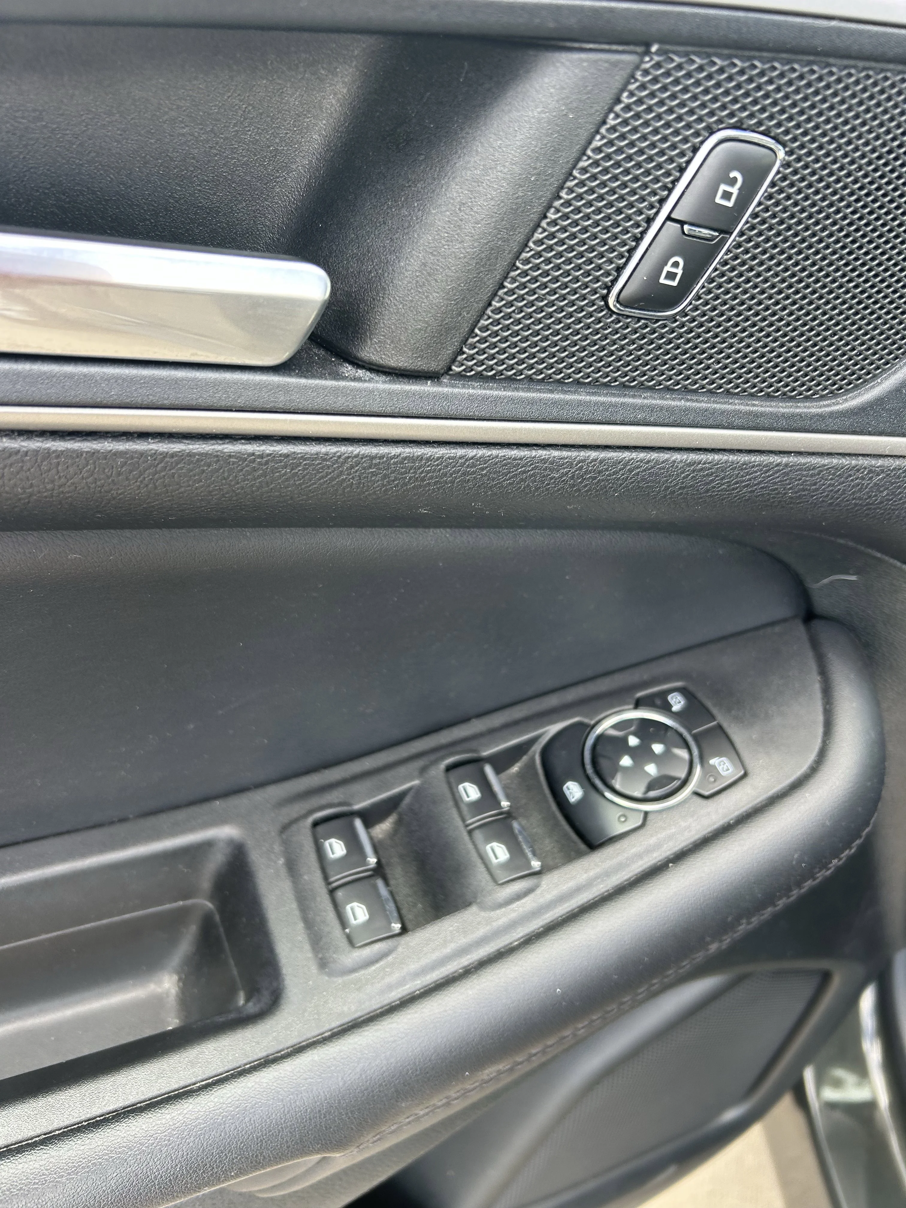 Used 2023 Green Ford SEL image 9