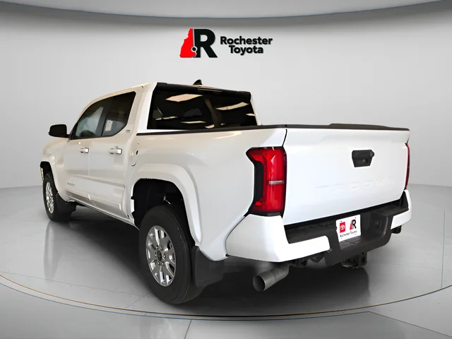 Used 2025 White Toyota SR5 image 5