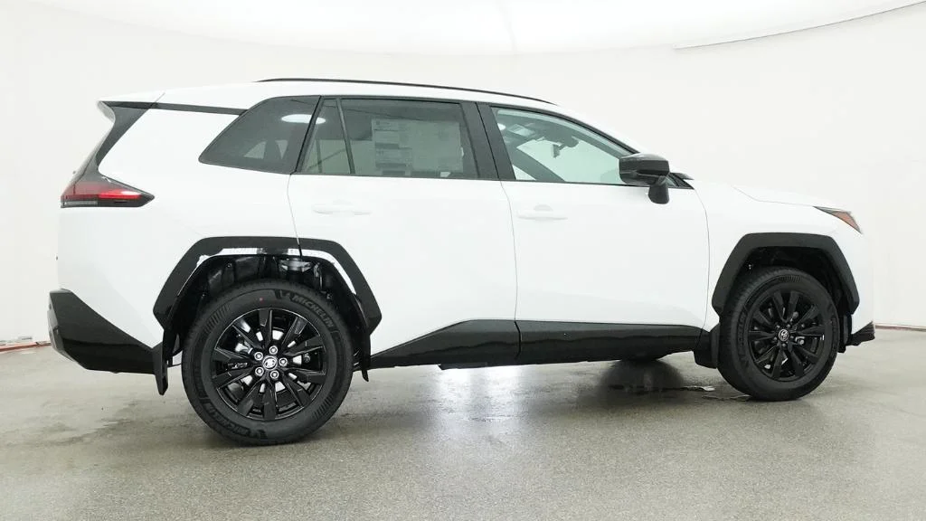 New 2026 Ice Cap Toyota SE image 3