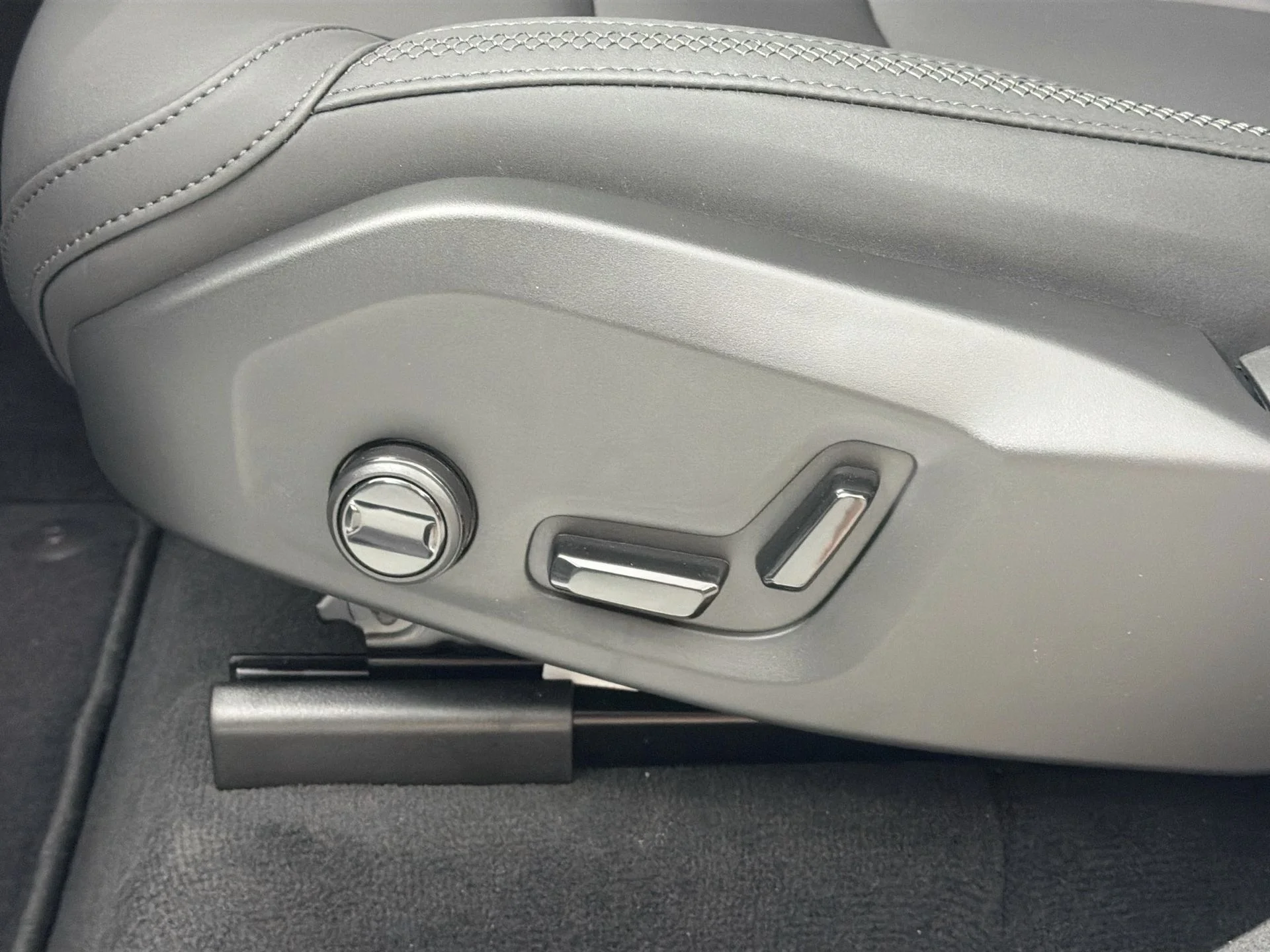 New 2026 Vapour Grey Volvo Core image 19