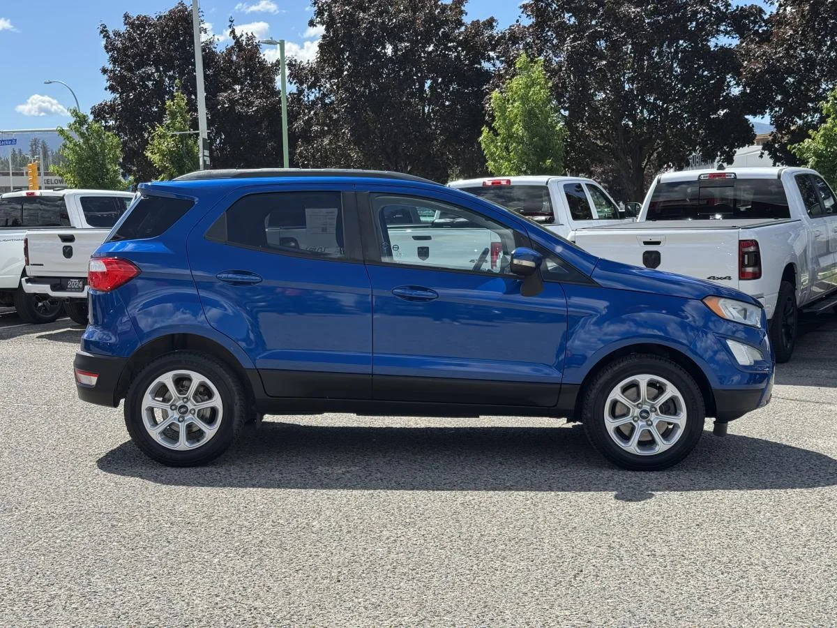 Used 2018 Blue Ford SE image 5