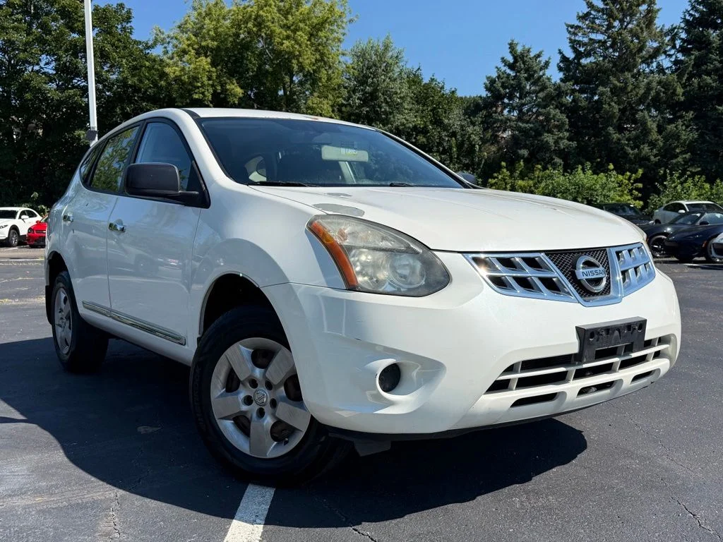 Used 2014 White Nissan S image 1