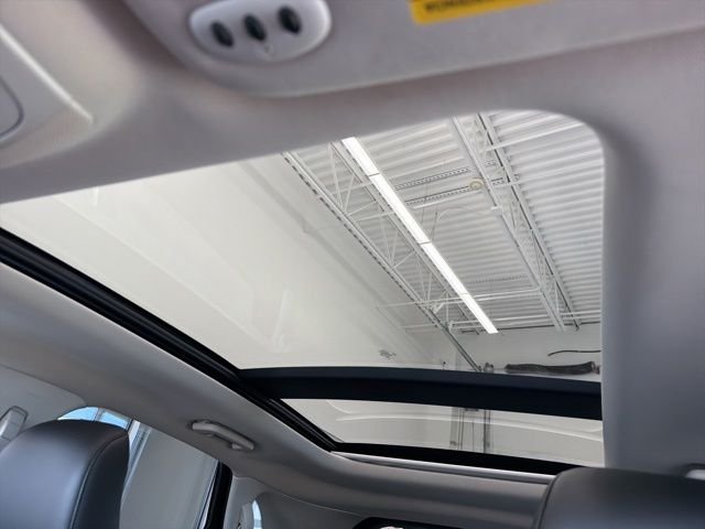 Used 2022 Silver Ford SEL image 27