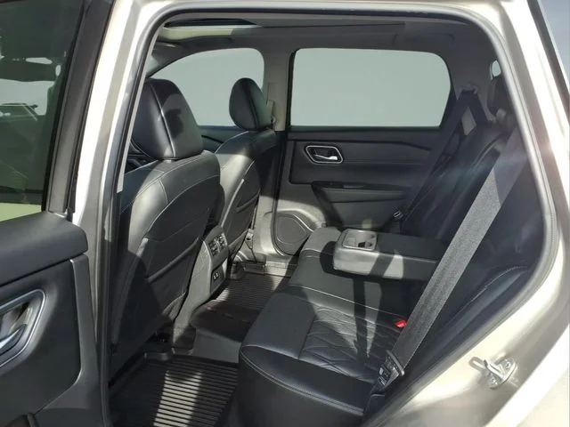 Used 2025 Gold Nissan Platinum image 30