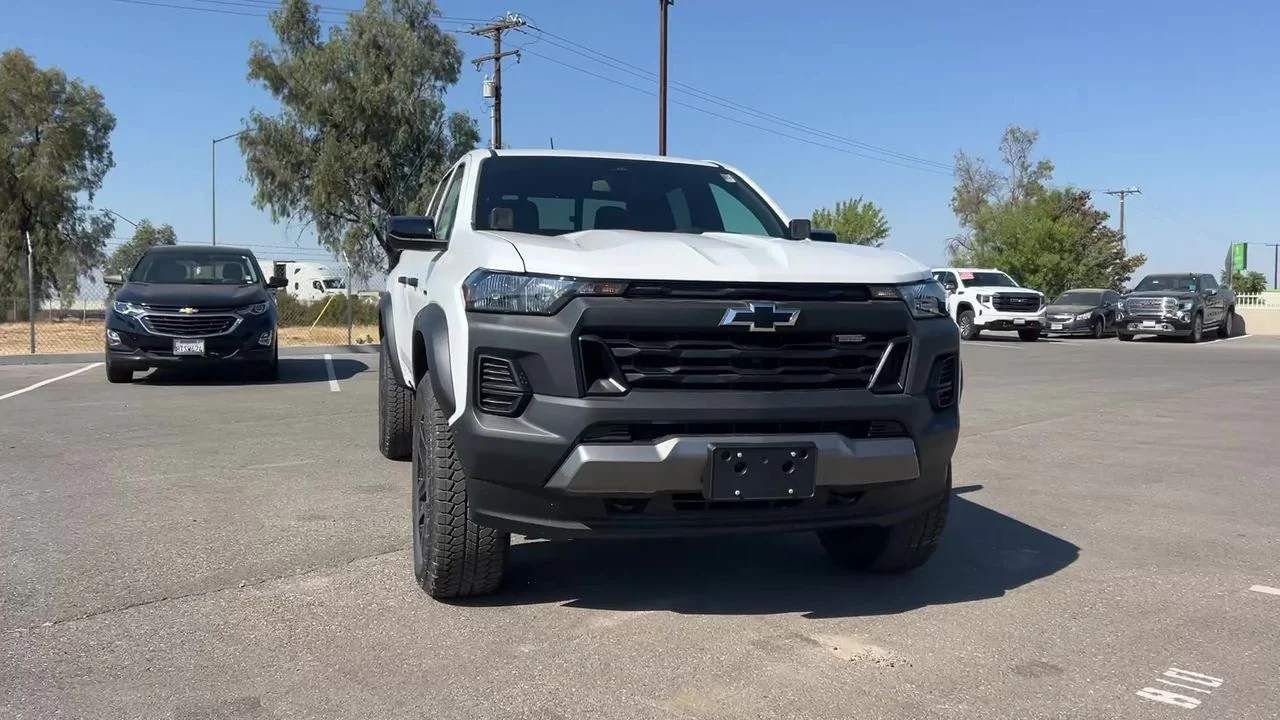 Used 2025 Summit White Chevrolet Trail Boss image 31