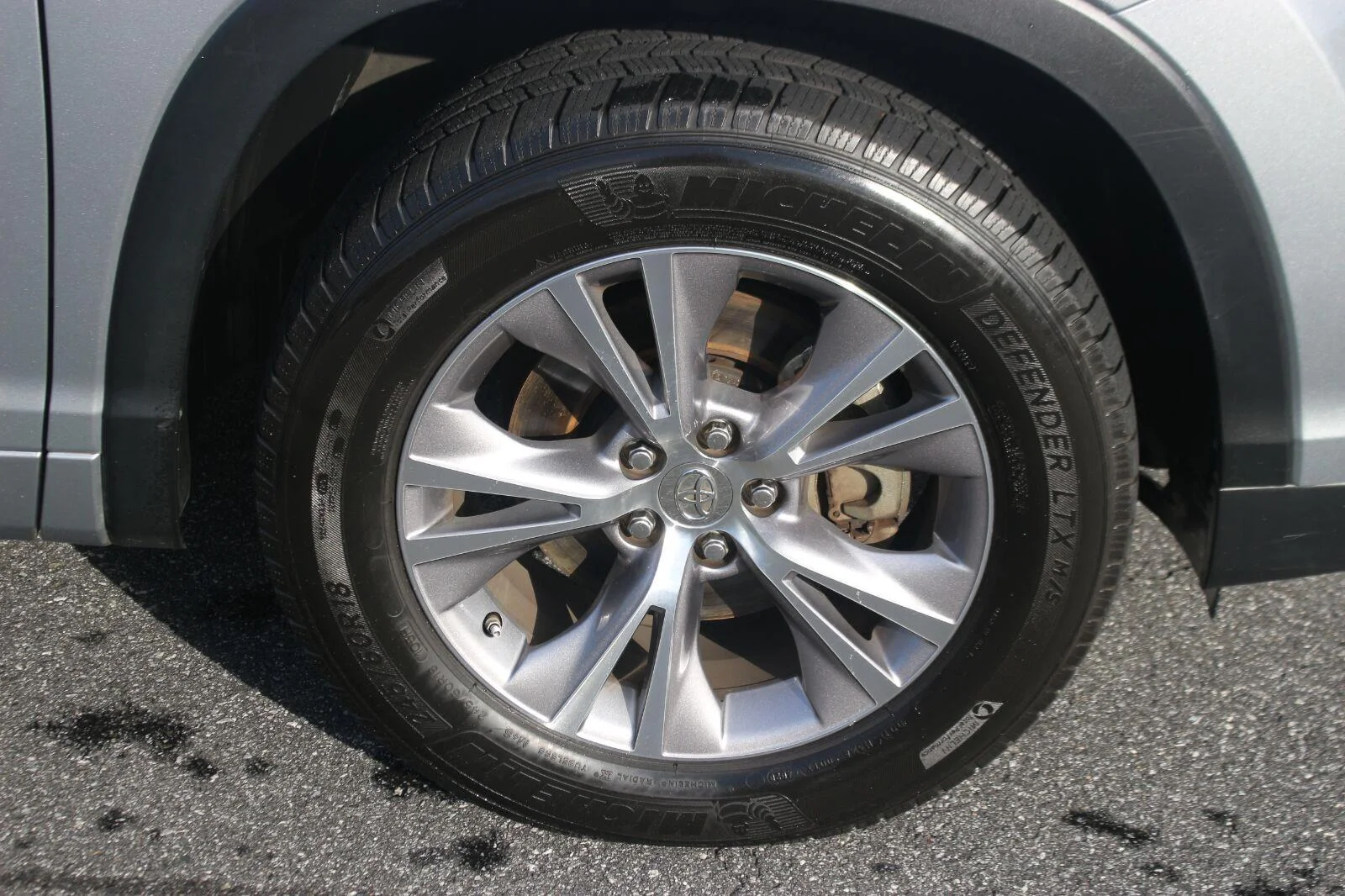 Used 2015  Toyota XLE image 36