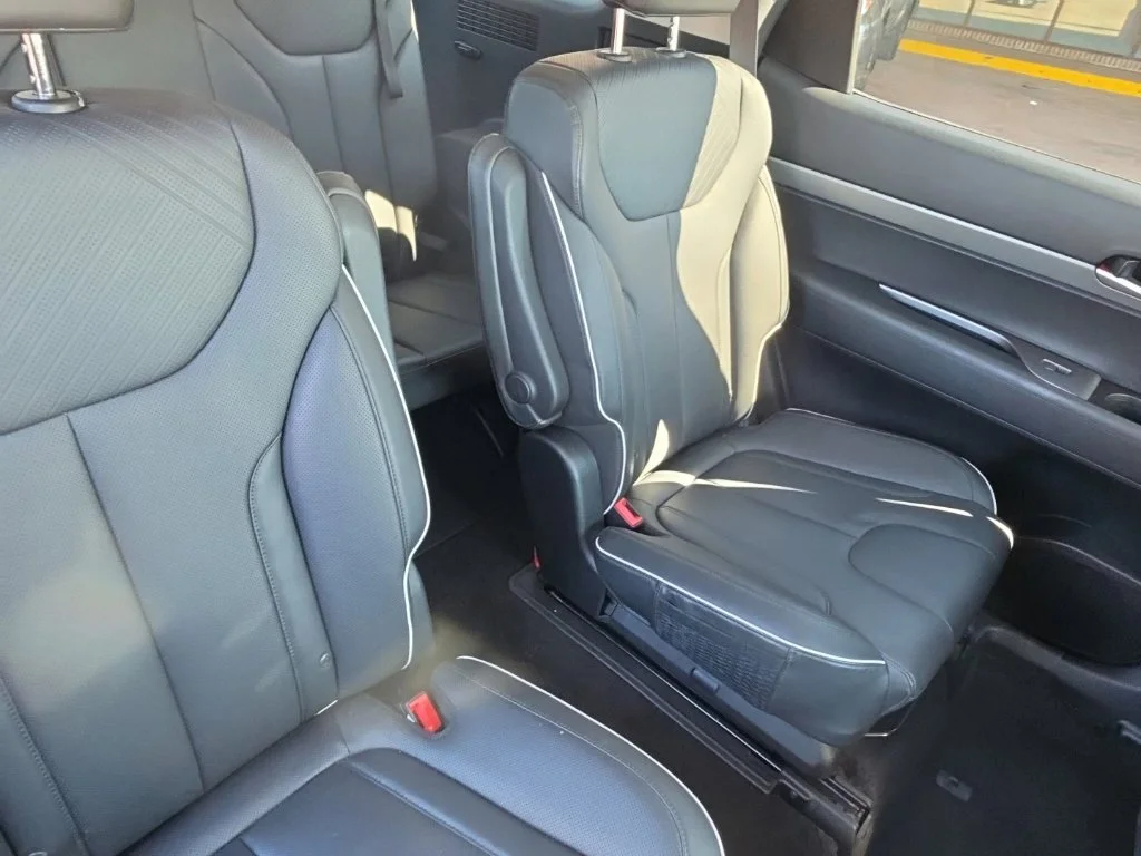 Used 2025 White Hyundai SEL image 19