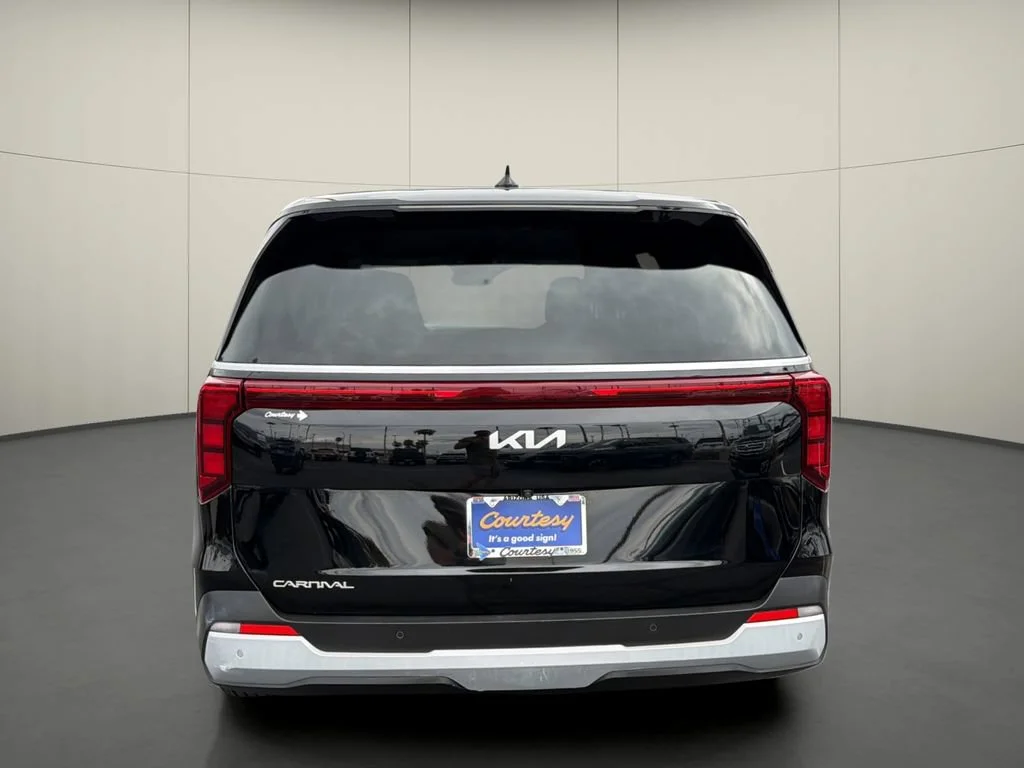 Used 2025 Black Kia LXS image 6