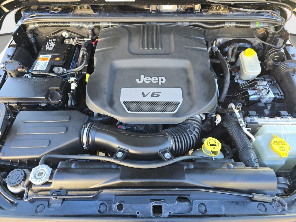 Used 2015 Black Jeep Unlimited Sahara image 34