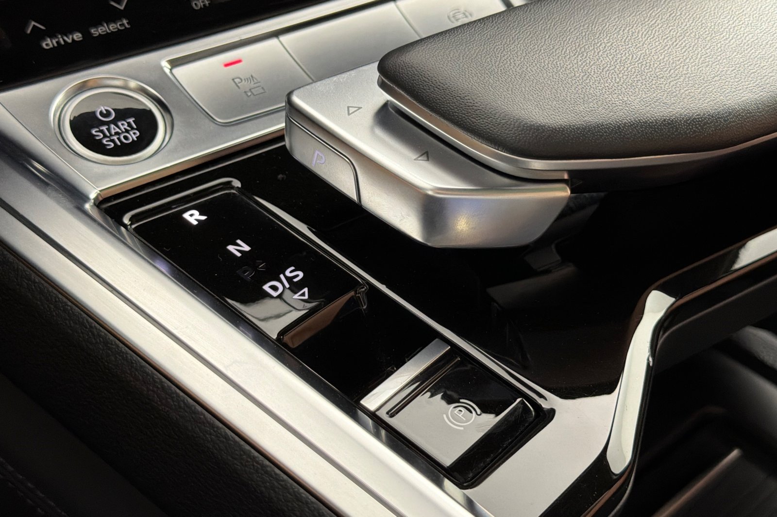 Used 2022 Navarra Blue Metallic Audi Chronos quattro image 21