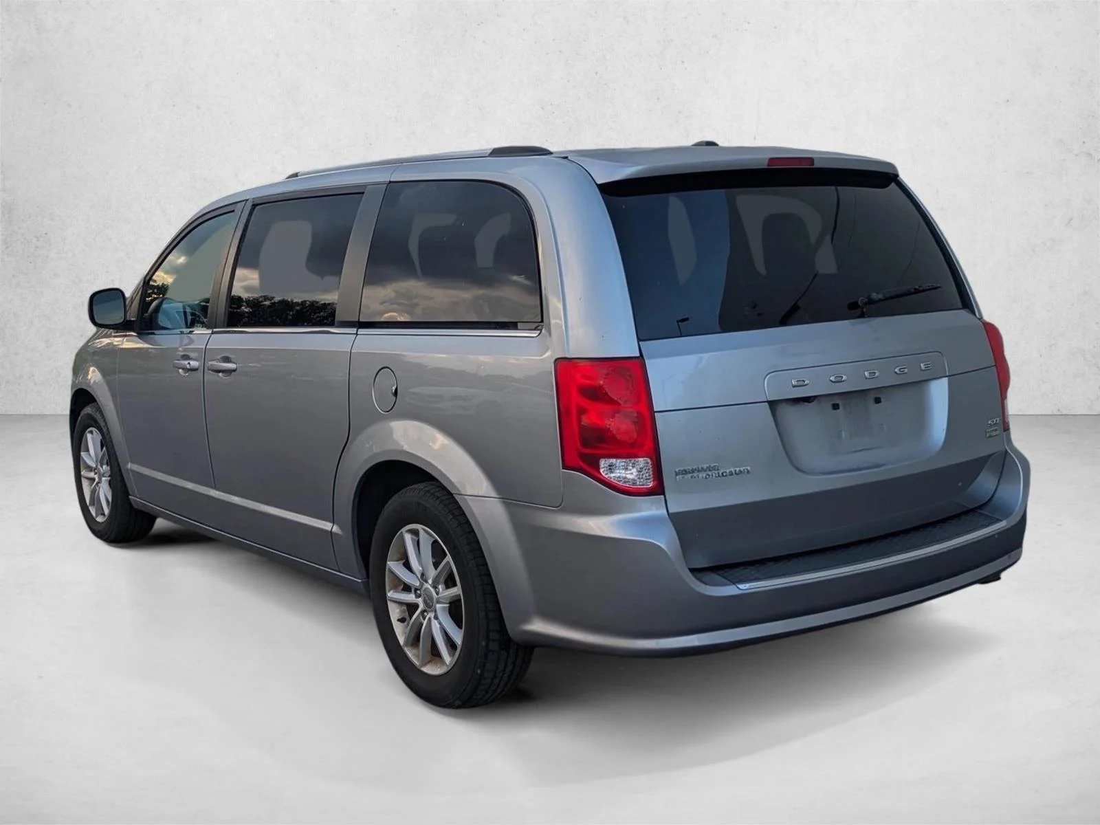 Used 2019 Billet Clearcoat Dodge SXT image 7