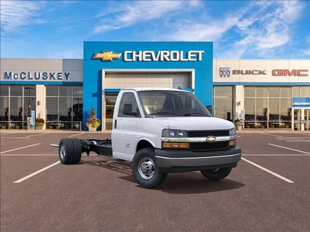 New 2026 Summit White Chevrolet 1WT image 1