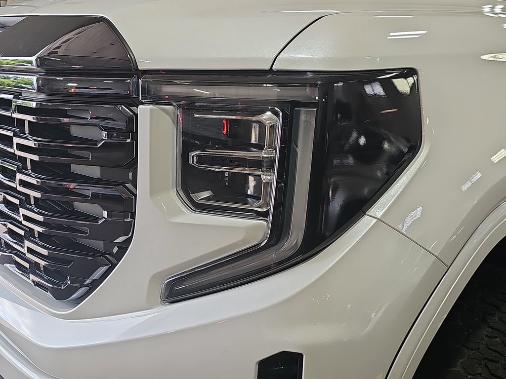 Used 2023 White Frost Tricoat GMC Denali Ultimate image 37
