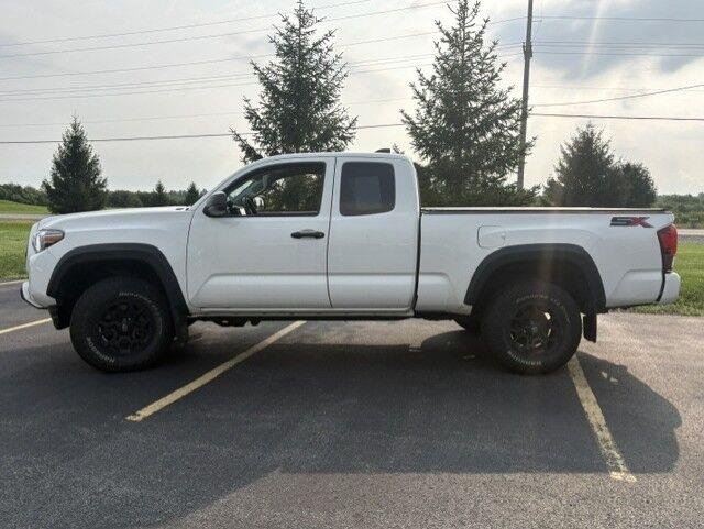 Used 2020 Super White Toyota SR V6 image 8