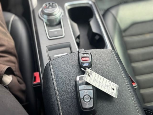 Used 2017 Blue Ford SE image 15