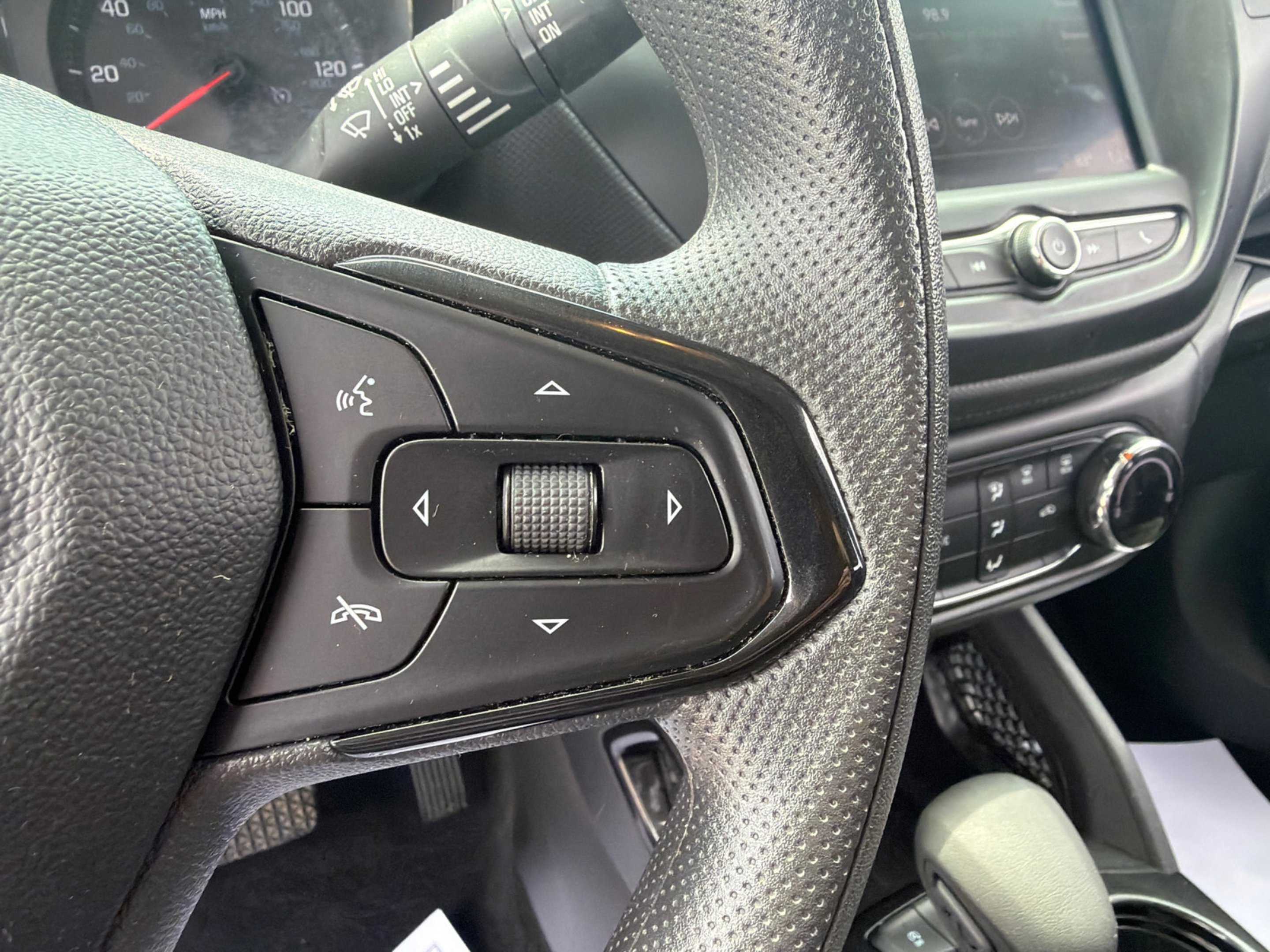 Used 2022 Summit White Chevrolet LS image 21