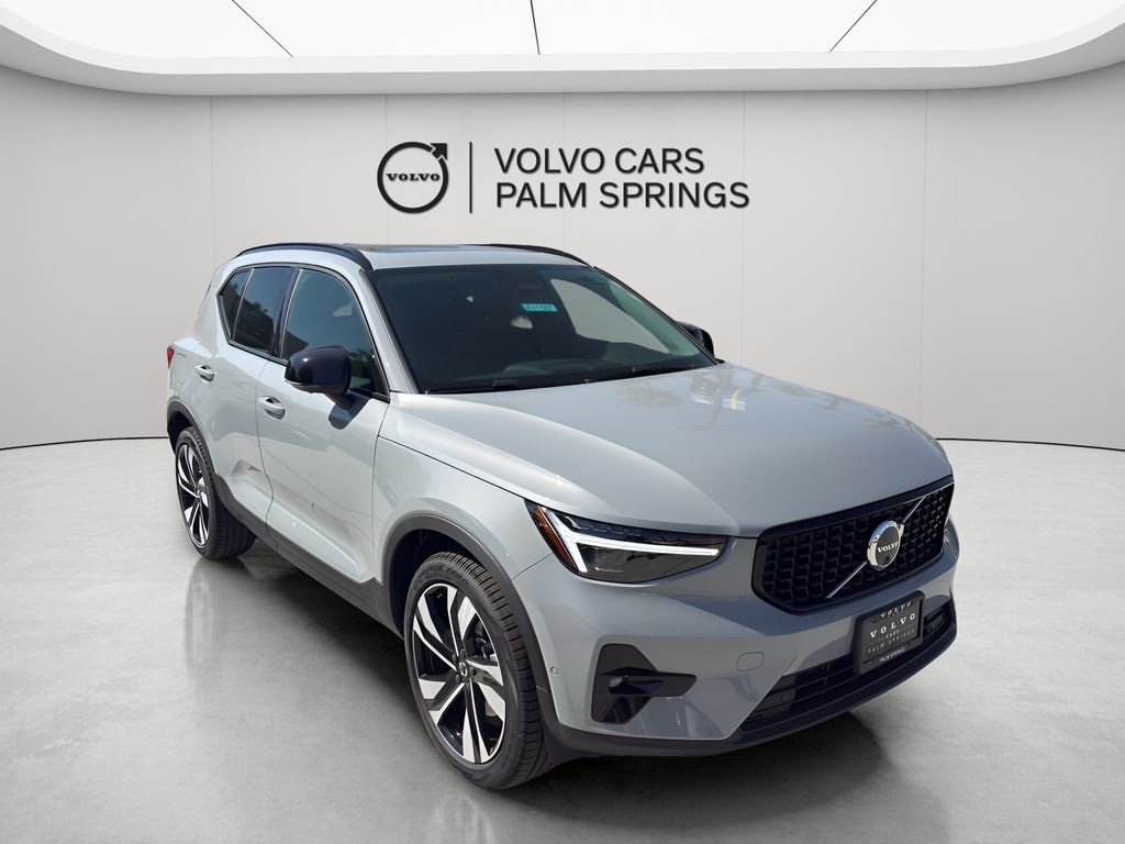 2026 Volvo XC40 B5 Plus Dark AWD's photo