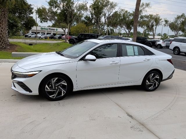 Used 2025 White Hyundai SEL Convenience image 9