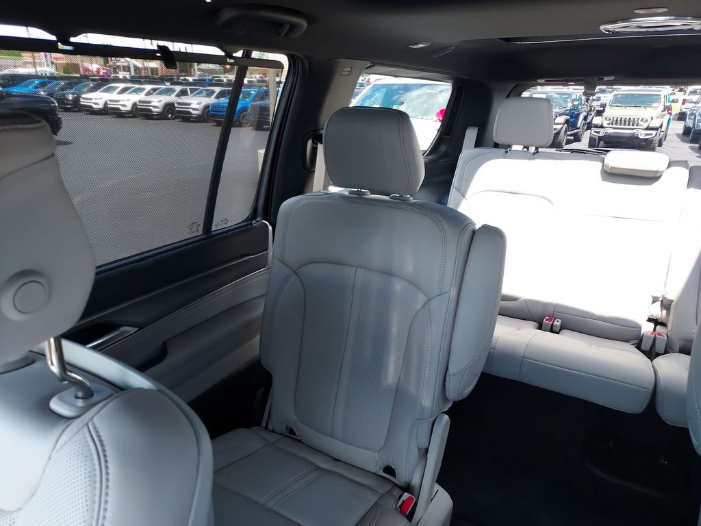 New 2026 High Gloss Black Exterior Paint Jeep Limited Reserve image 12