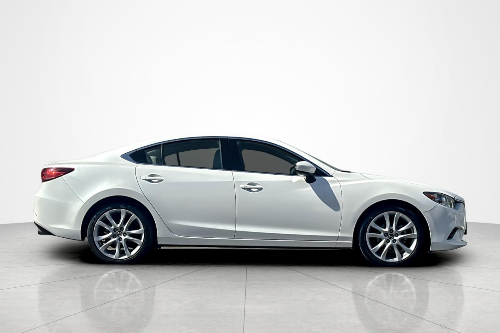 Used 2016 SNOWFLAKE WHITE PEAR Mazda i Touring image 6