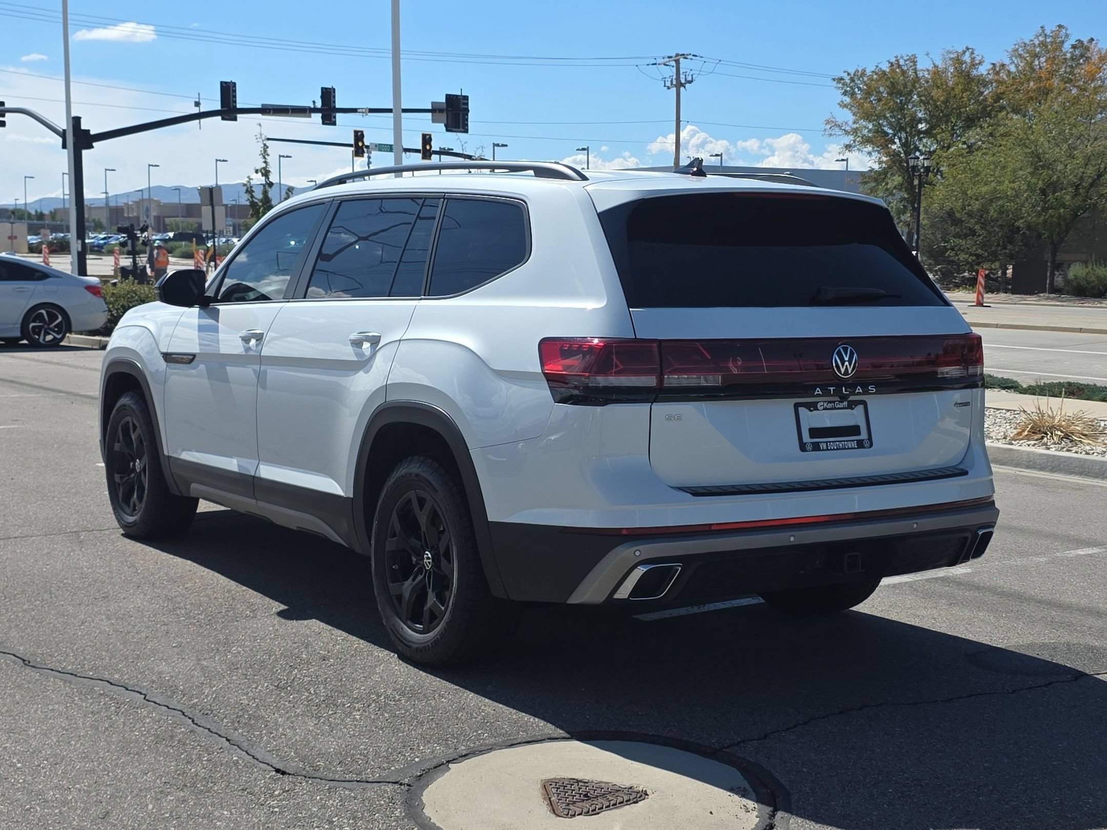 Used 2026 White Volkswagen 2.0T Peak Edition image 5