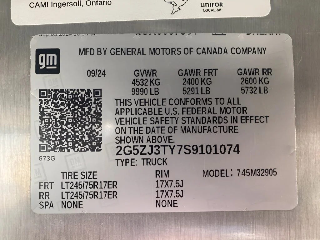 Used 2025 Oyster White Chevrolet EJY image 24
