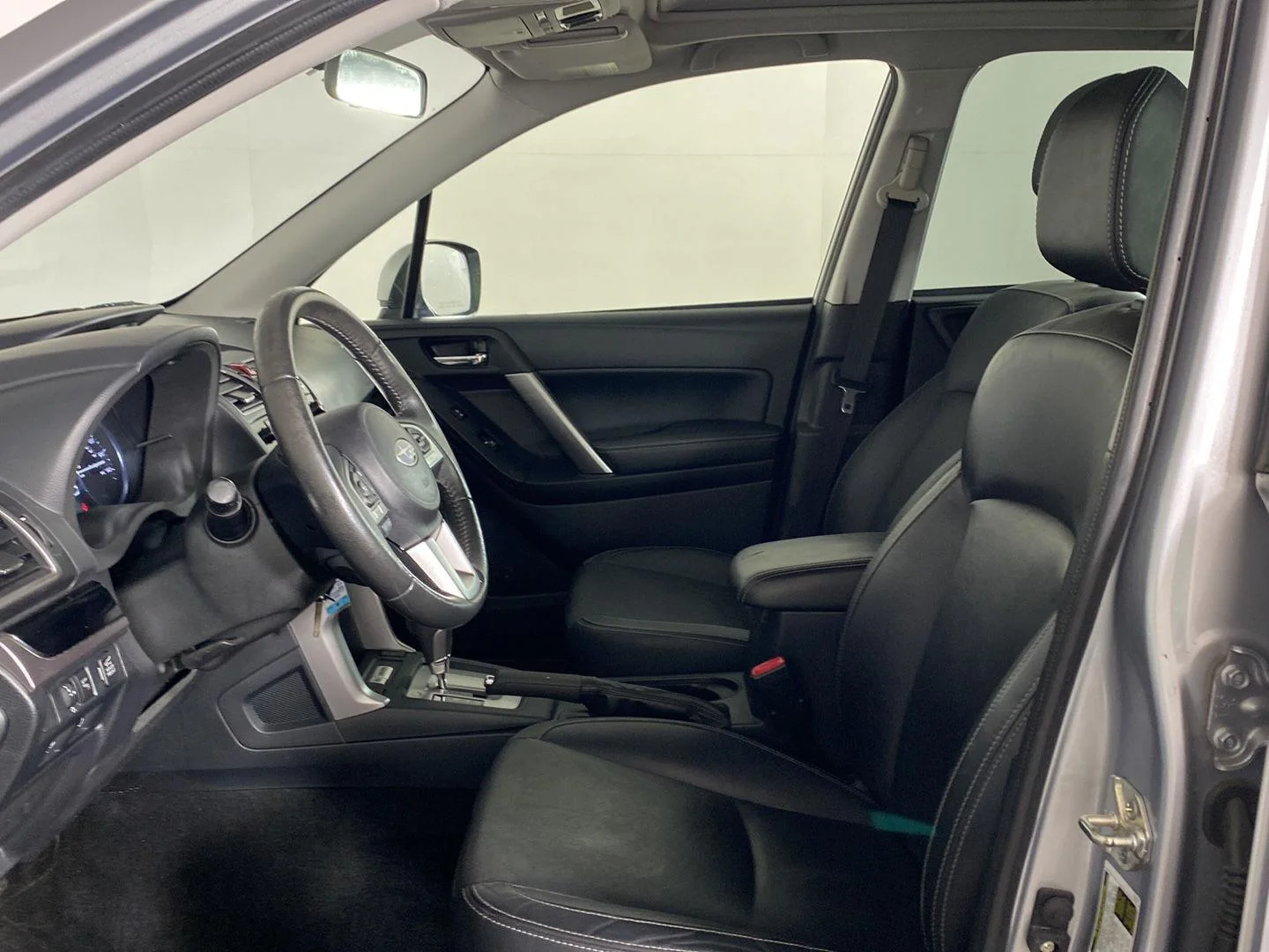 Used 2018 Ice Silver Metallic Subaru Limited image 14