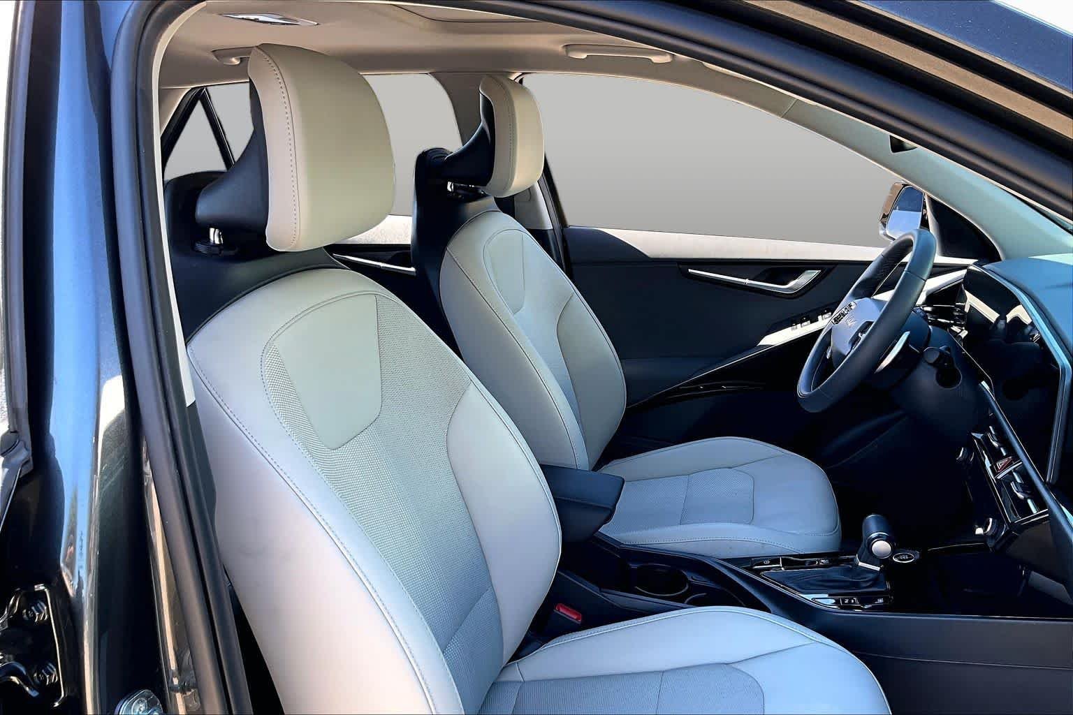 Used 2024 Graphite Gray Kia EX Touring image 9