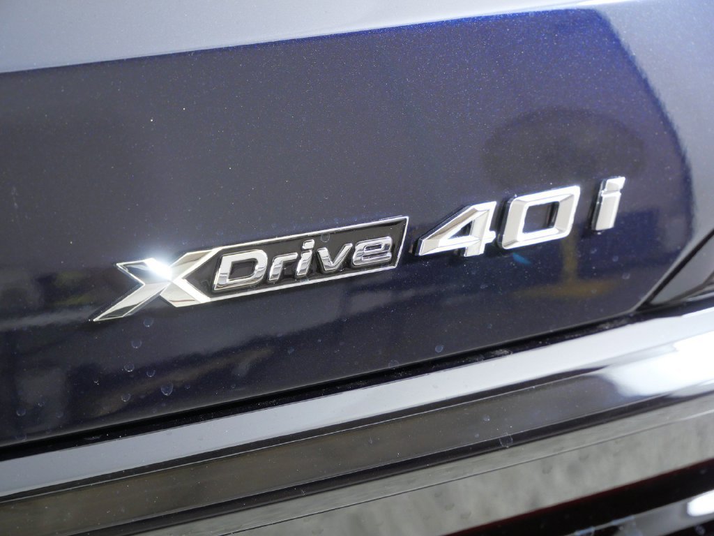 Used 2027 Black BMW xDrive40i image 13